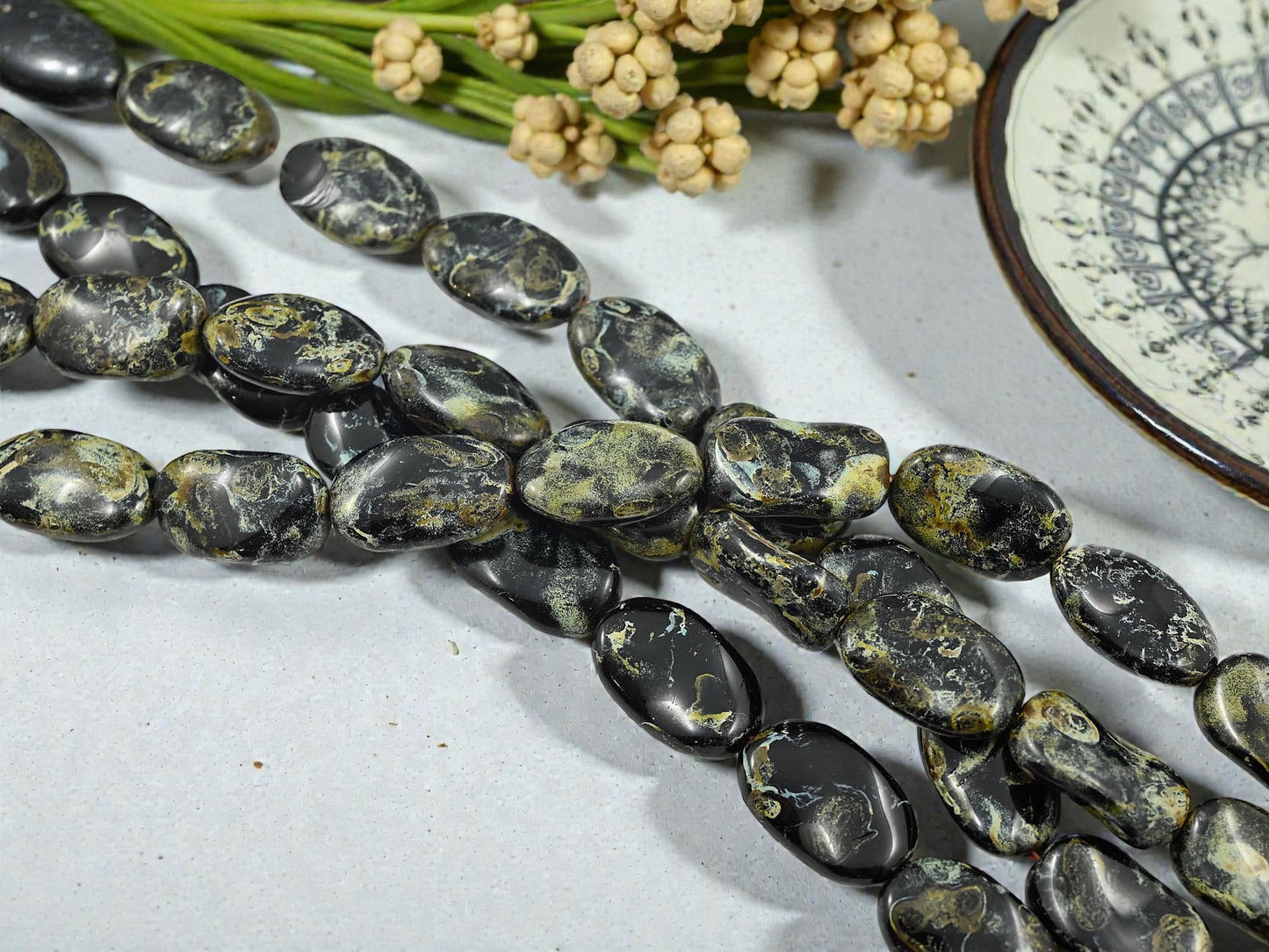 *9* 22x14mm Jet Picasso Twisted Oval Rectangle Beads