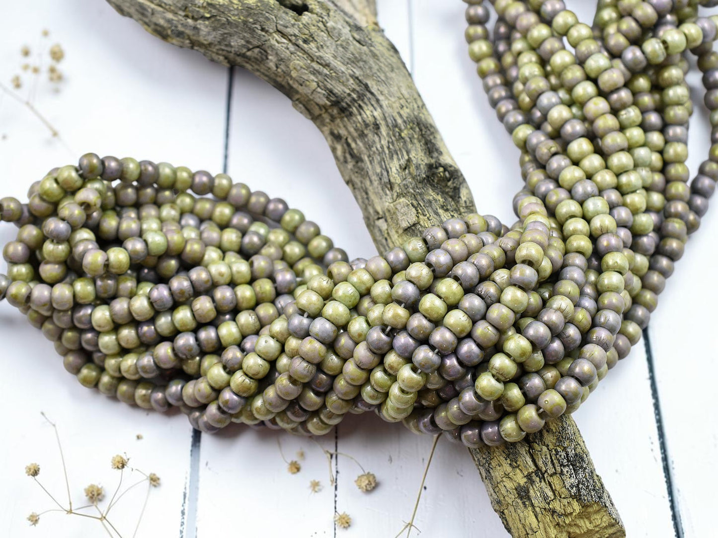 4/0 Aged Alabaster Picasso Mix Seed Beads (20" Strand)