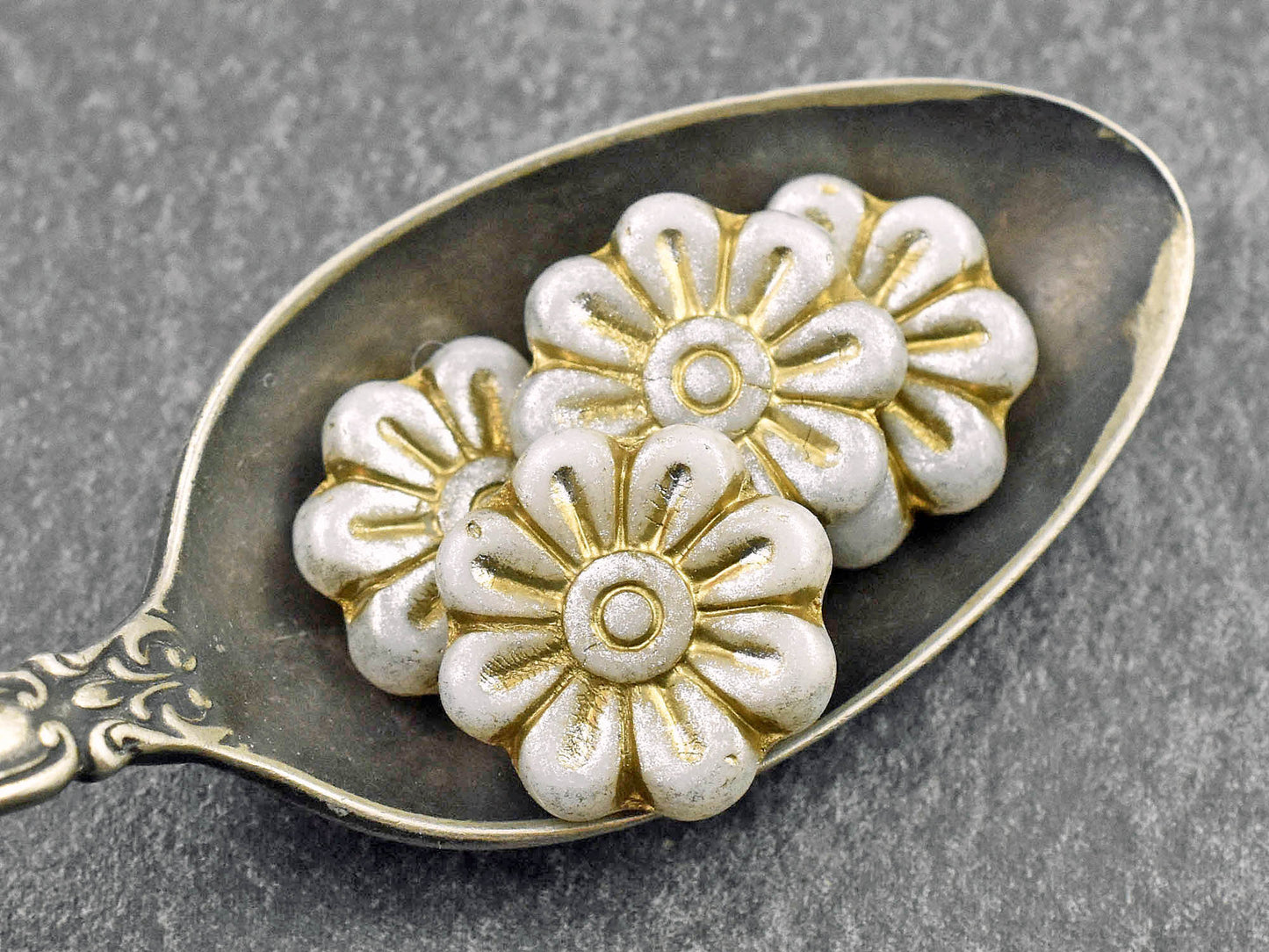 Flower Beads - Czech Glass Beads - Focal Beads - Czech Glass Flowers - Daisy Beads - 18mm - 6pcs - (4146)