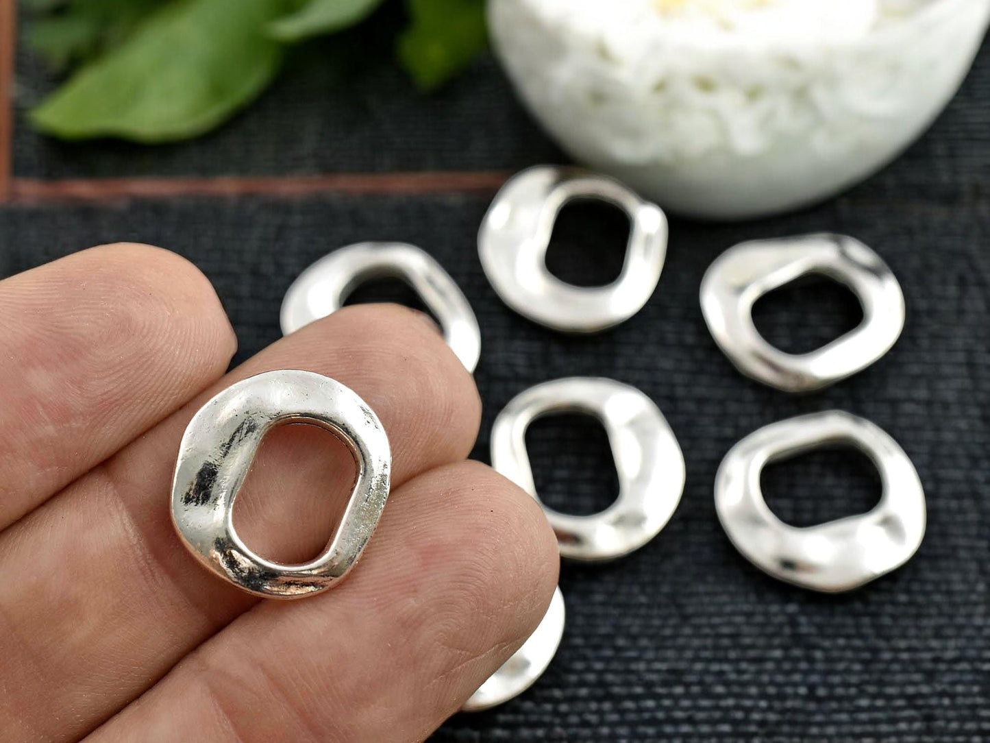 *20* 16x15mm Antique Silver Hammered Links