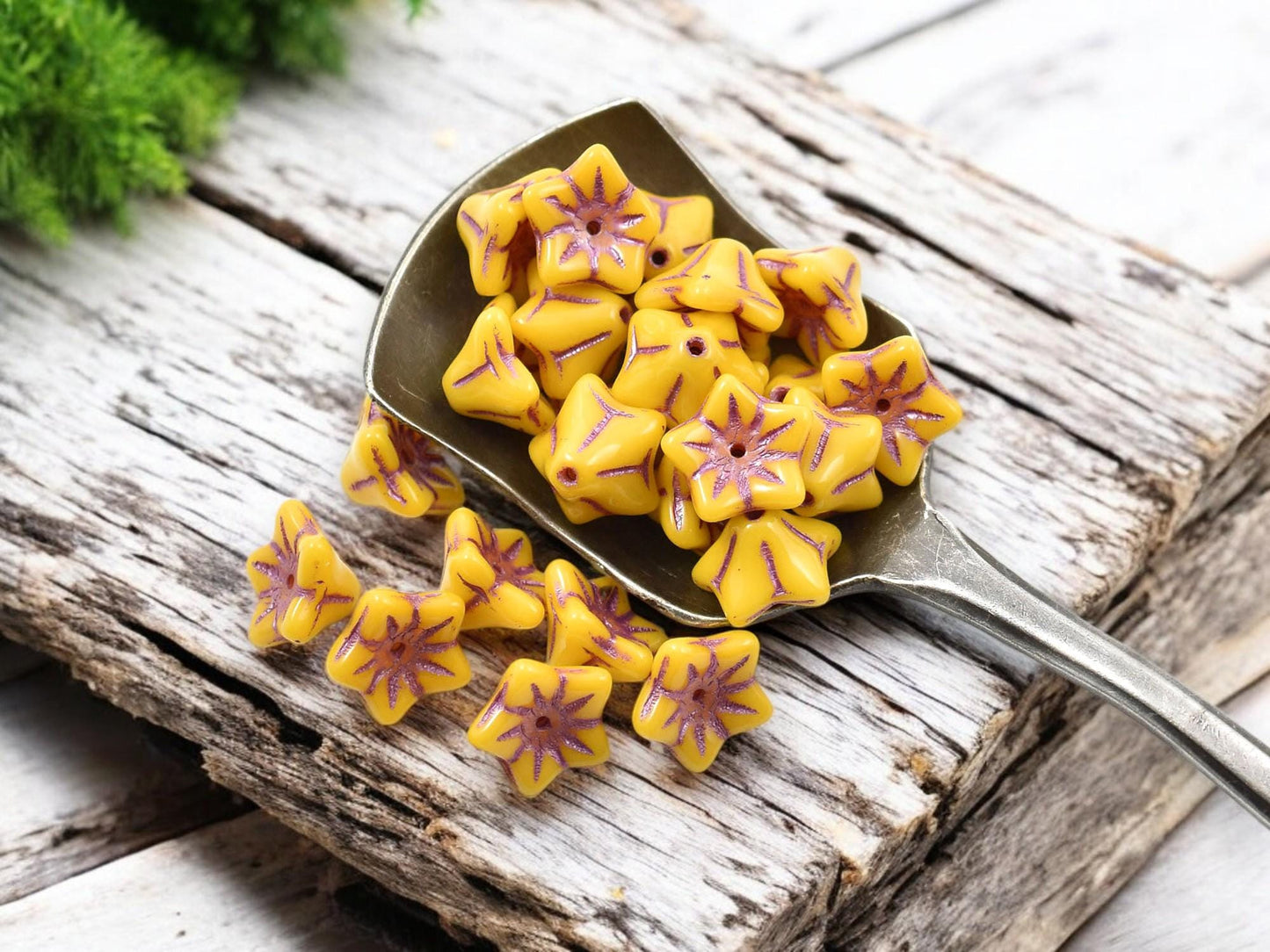 Czech Glass Beads - Bell Flower Beads - Czech Flower Beads - Trumpet Bell Flower - 6x9mm - 25pcs - (2641)