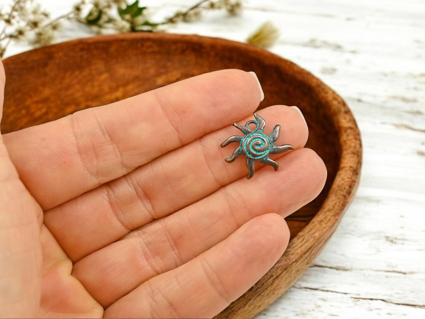 Metal Charms - Sun Charms - Patina Charms - Celestial Charms - Copper Charms - 100pcs - 18x17mm - (2559)