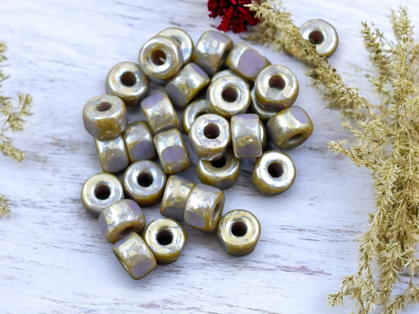 20g 3 Cut Violet Rembrandt 2/0 Matubo Beads