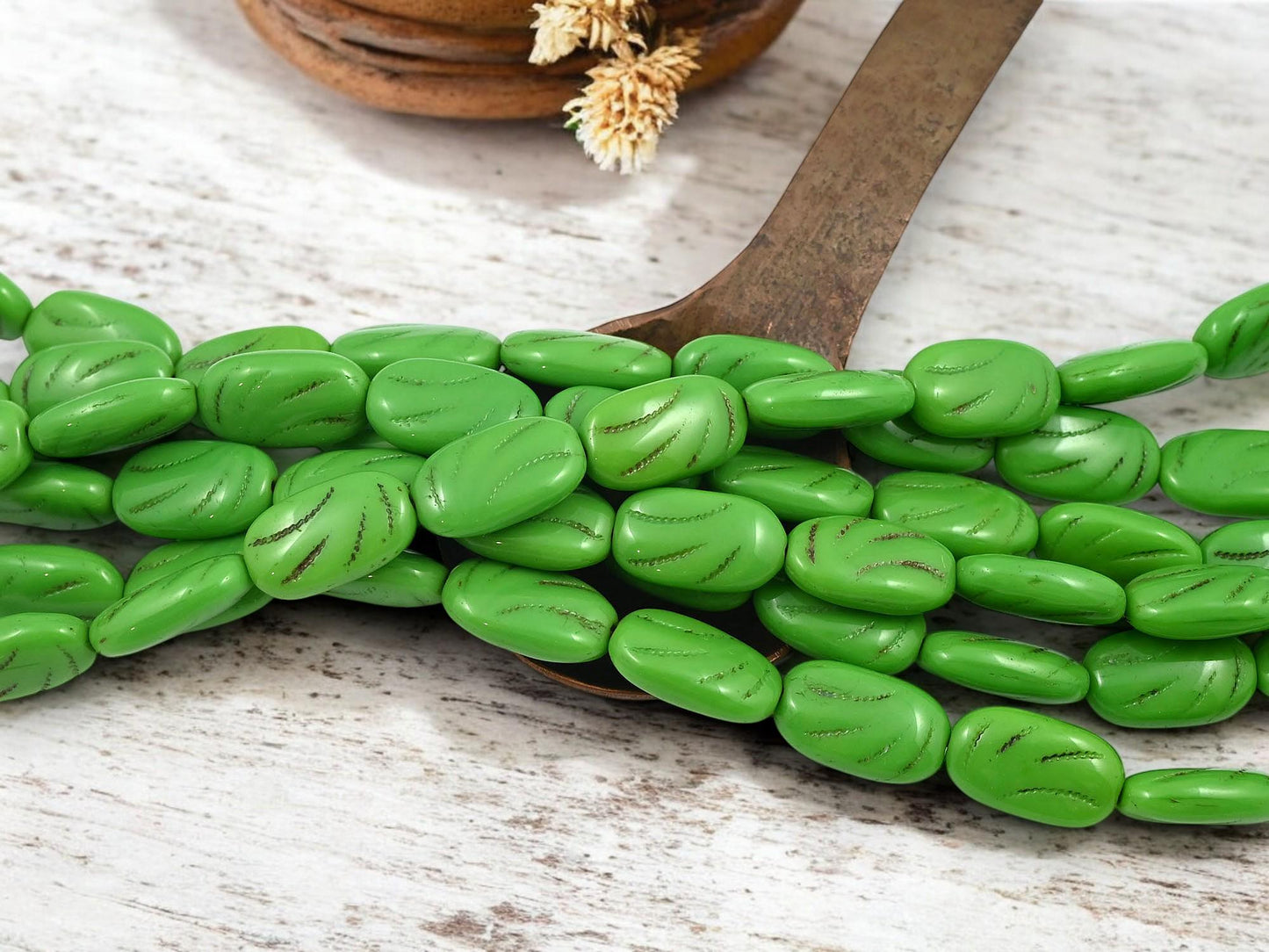 Czech Glass Beads - Oval Beads - Vintage Czech Beads - Old Stock Beads - 16x10mm - 12pcs - (A145)