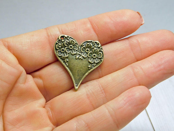 *4* 28x26mm Antique Bronze Floral Heart Pendant