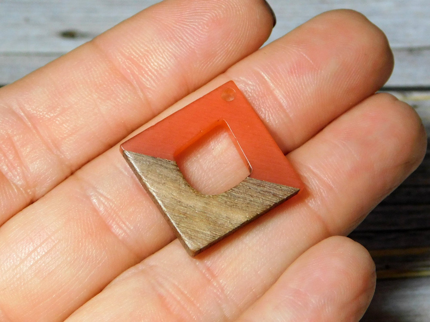 20mm Wood Resin Diagonal Square Pendant (Orange)