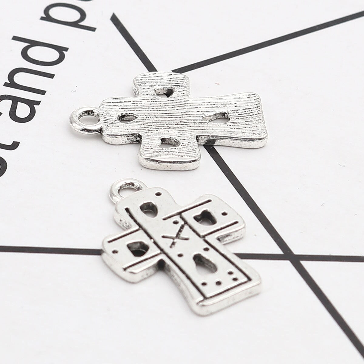*10* 22x16mm Antique Silver Cross Charms