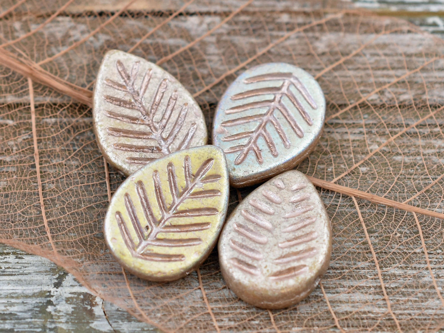 Leaf Beads - Czech Glass Beads - Top Drilled Leaf - Dogwood Leaf - Top Hole - Etched Beads - 16x12mm - 6pcs - (A381)