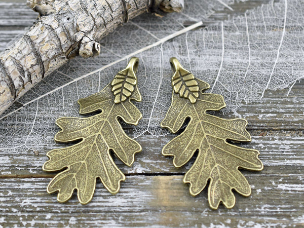 *10* 48x26mm Antique Bronze Oak Leaf Pendant