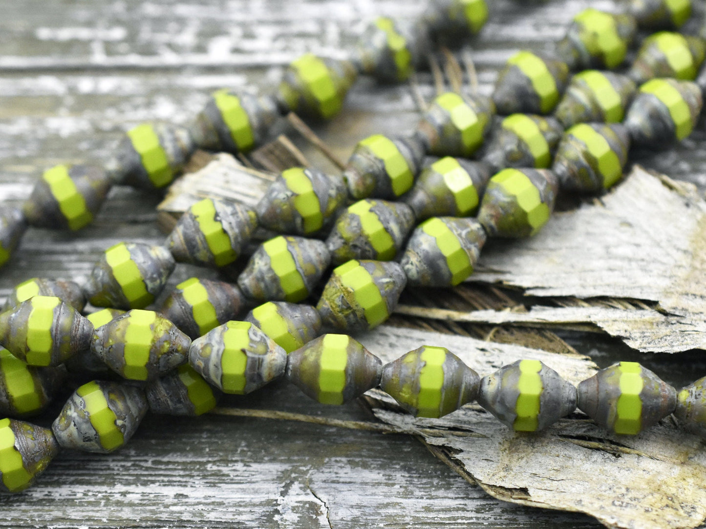 Picasso Beads - Czech Glass Beads - Turbine Beads - Vintage Czech Glass - Cathedral Beads - Chartreuse Picasso - 11x8mm - 10pcs - (3042)