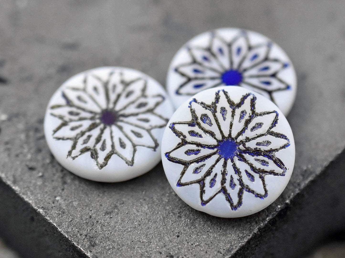 Czech Glass Beads - Flower Beads - Floral Beads - Snowflake Beads - 2 or 6pcs - 18mm