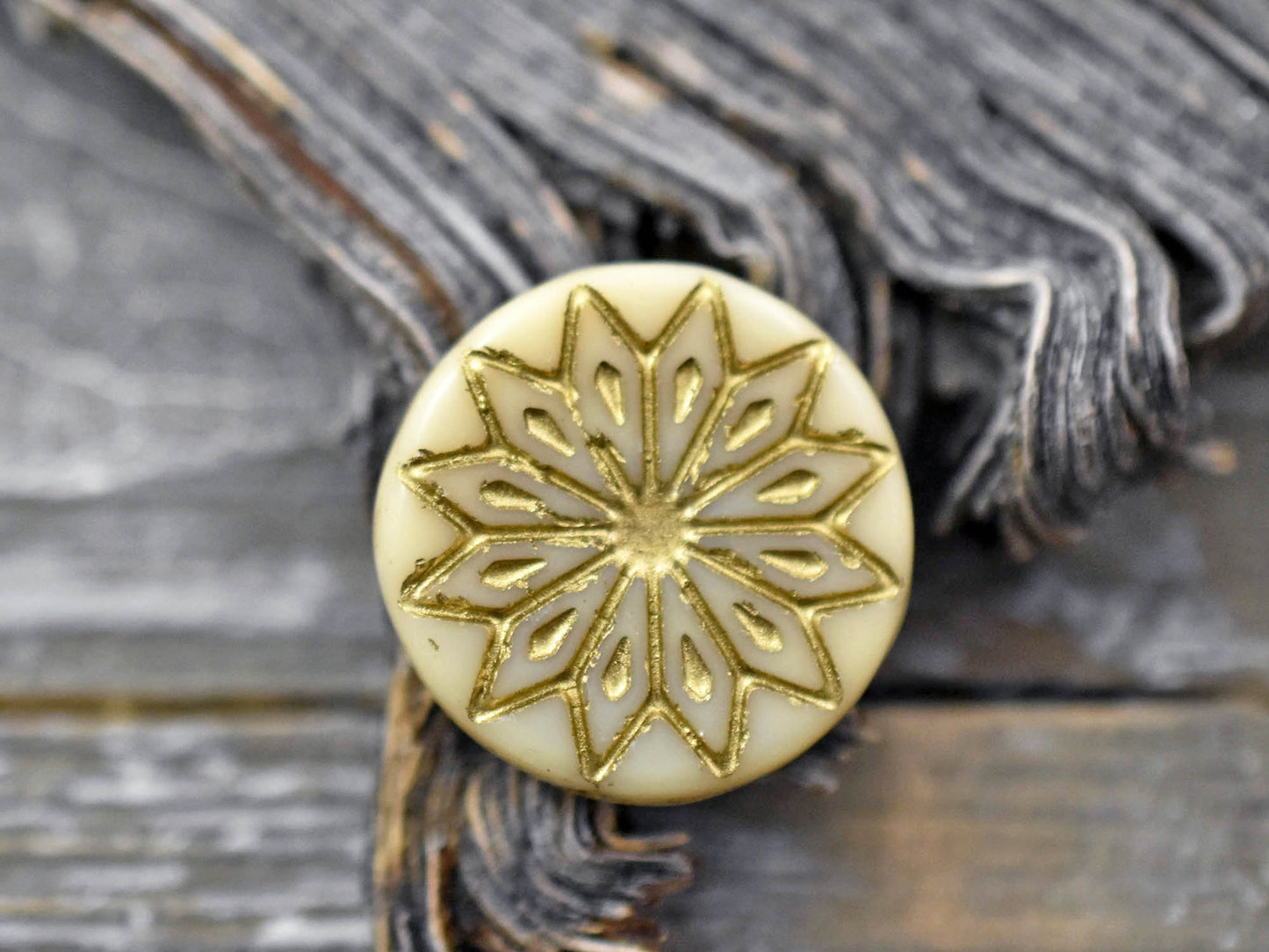 Czech Glass Beads - Flower Beads - Floral Beads - Snowflake Beads - 2 or 6pcs - 18mm