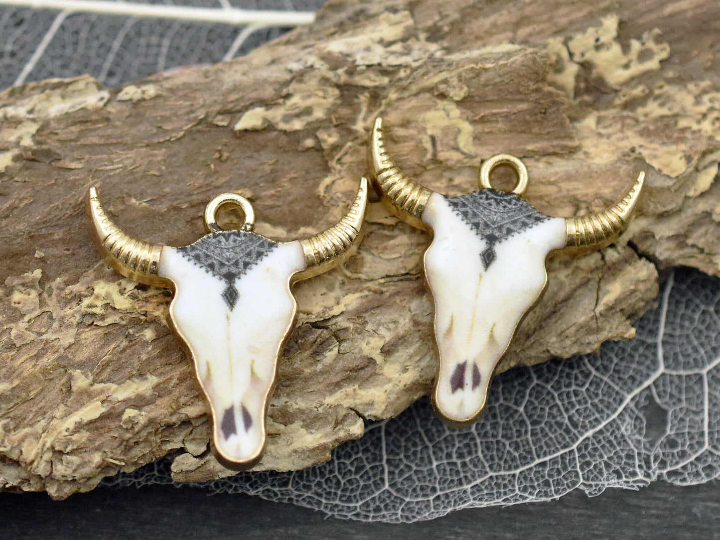 Cow Charms - Floral Charms - Metal Charms - Bohemian Charms - Enamel Charms - Tau Cow - 5pcs - 22x21mm - (B622)