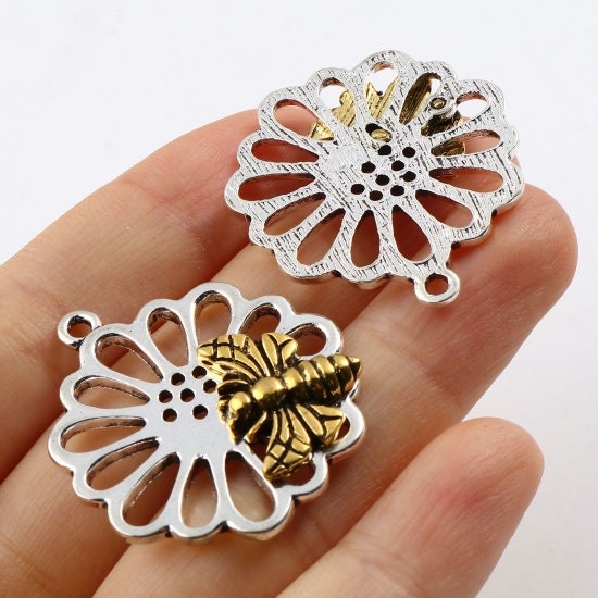 Bee Charms - Bee Pendant - Metal Charms - Small Pendant - 33x29mm - 10pcs - (3443)