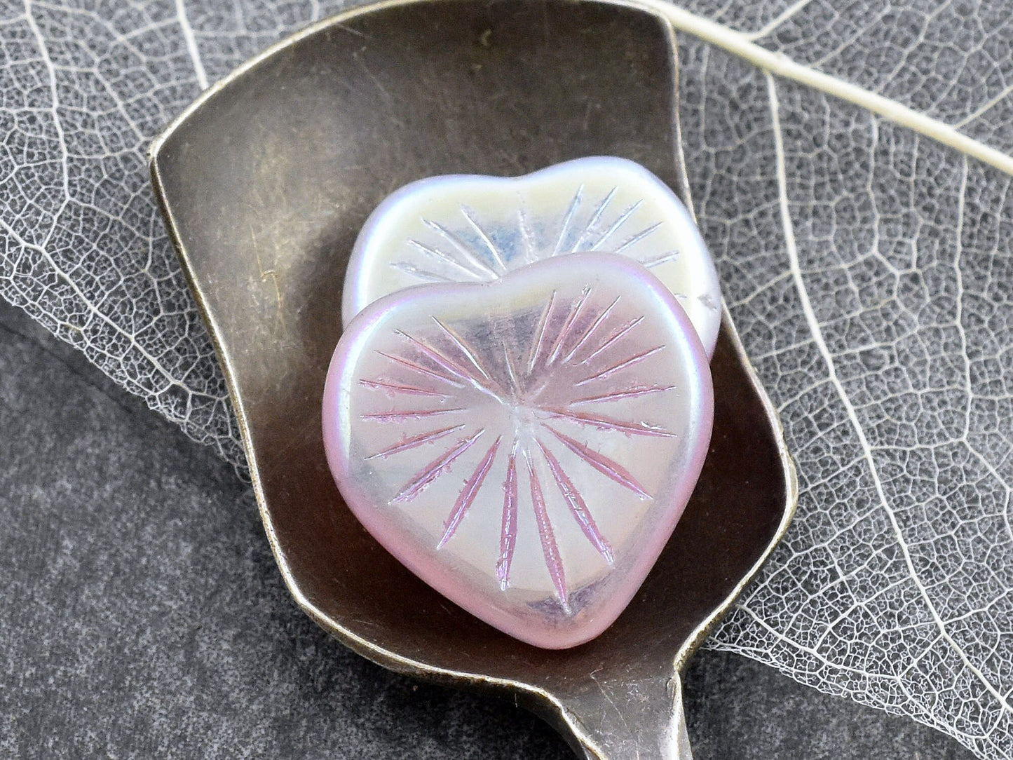 Heart Beads - Czech Glass Beads - Focal Beads - Heart Pendant - Heart Charms - 18mm - 4pcs - (719)