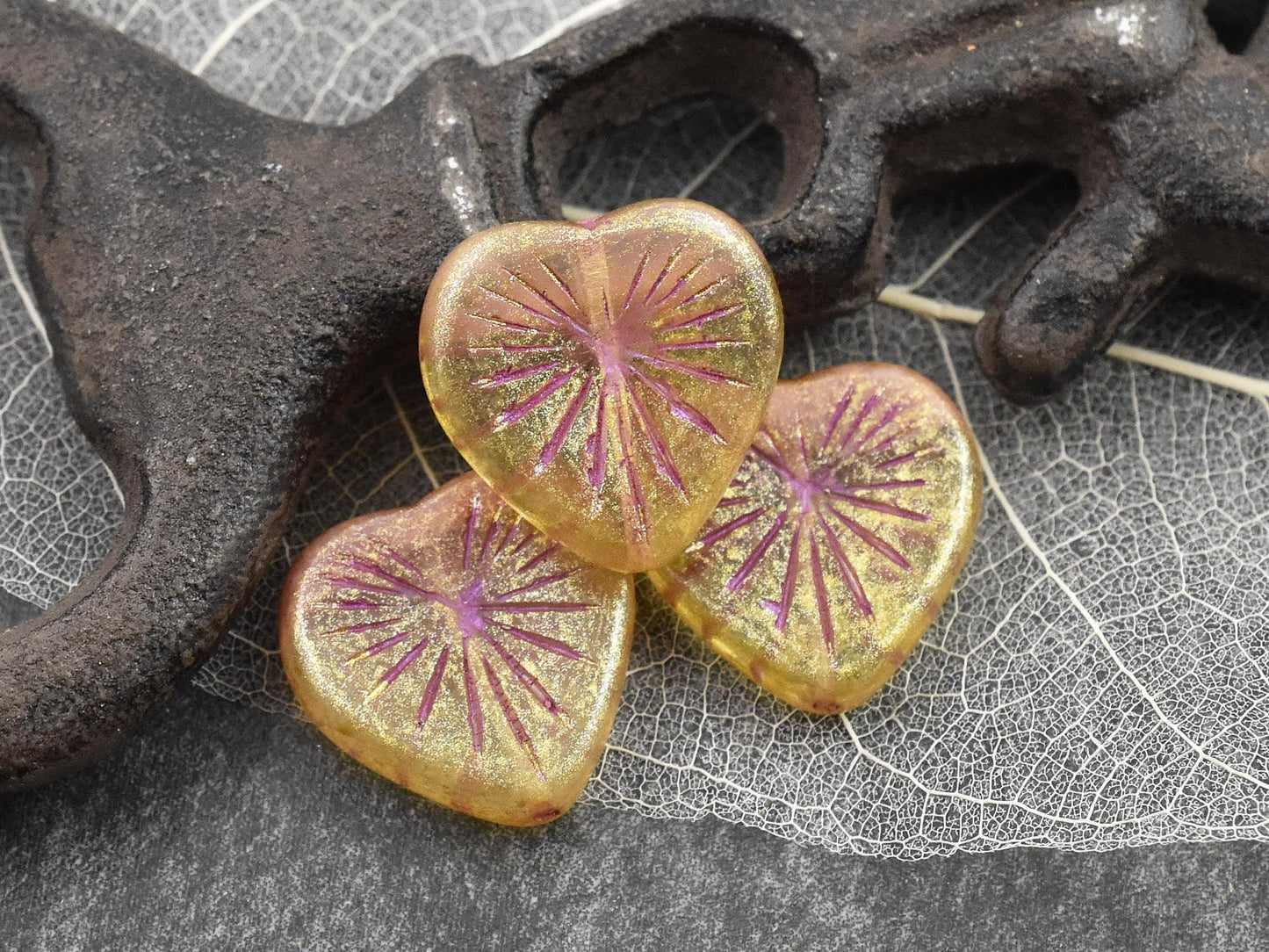 Heart Beads - Czech Glass Beads - Focal Beads - Heart Pendant - Heart Charms - 18mm - 4pcs - (2150)