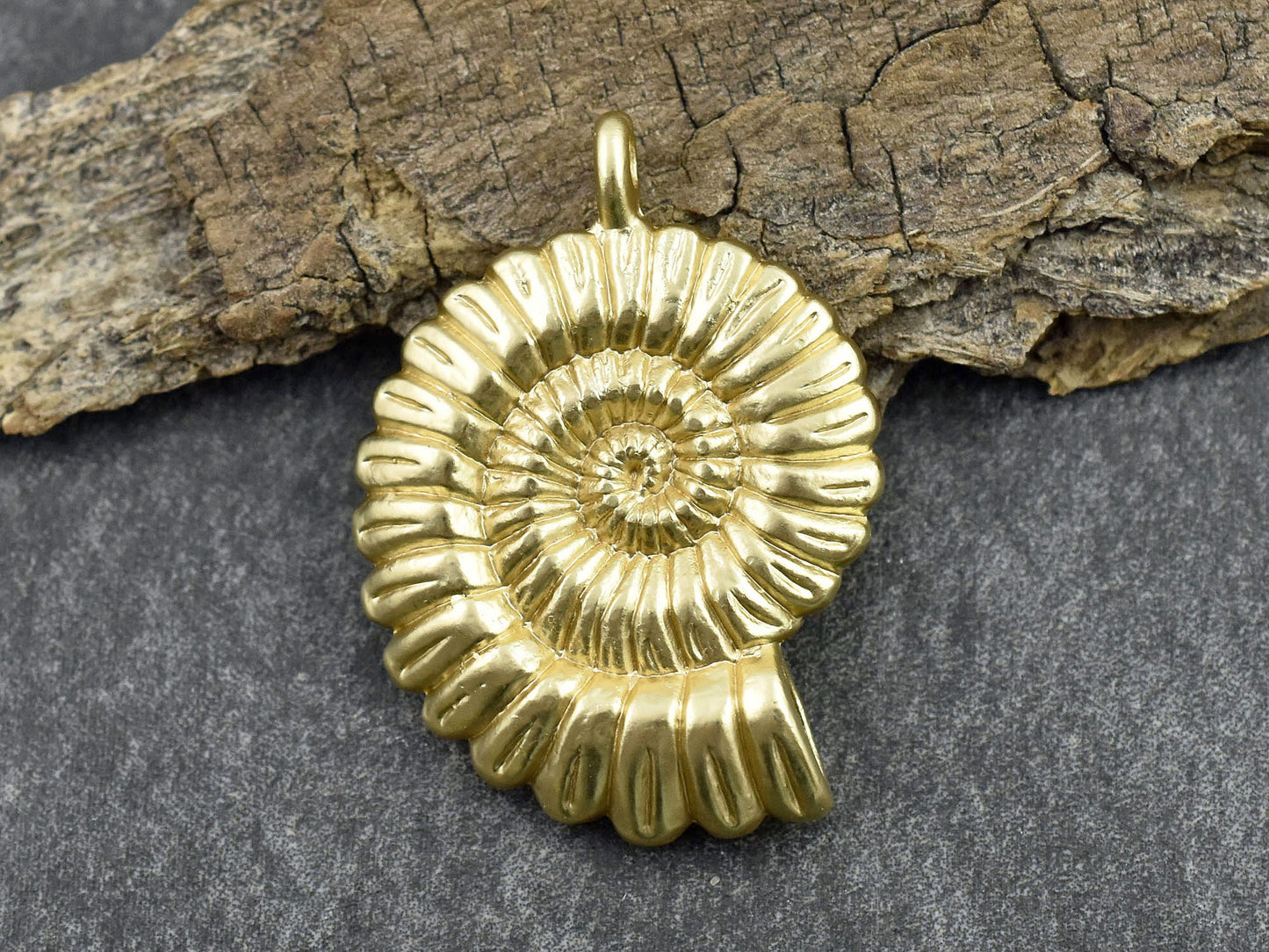 Metal Pendant - Shell Pendant - Nautilus Pendant - Gold Pendants - Beach Pendant - 18k Gold Plated - 37x27mm - 2pcs - (A364)