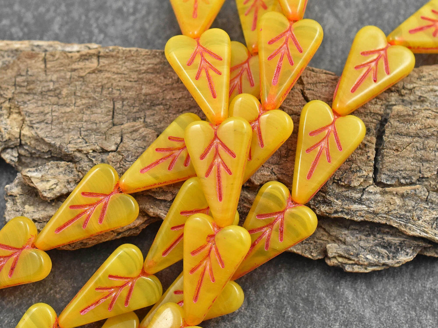 Czech Glass Beads - Heart Beads - Leaf Beads - Picasso Beads - 17x11mm - 8pcs (1647)