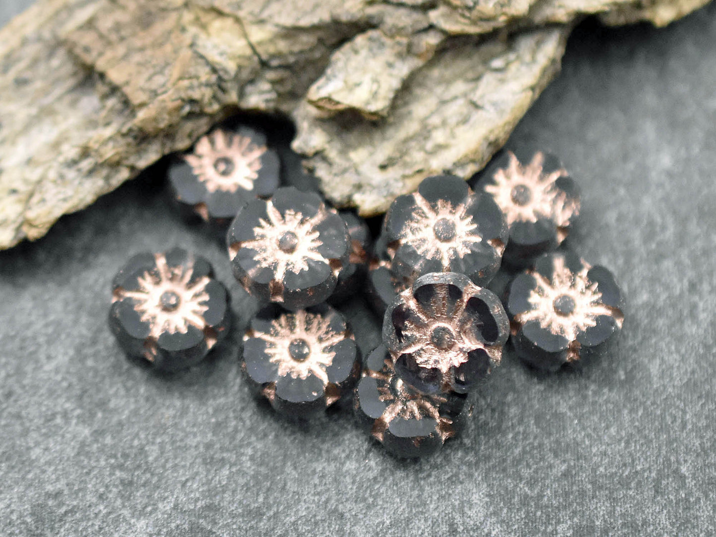 Flower Beads - Czech Glass Beads - Hawaiian Flower Beads - Floral Beads - 16pcs - 9mm - (3653)