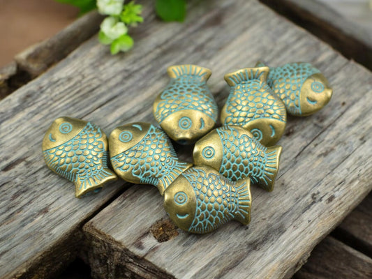 *50* 14x10mm Bronze Green Patina Fish Beads