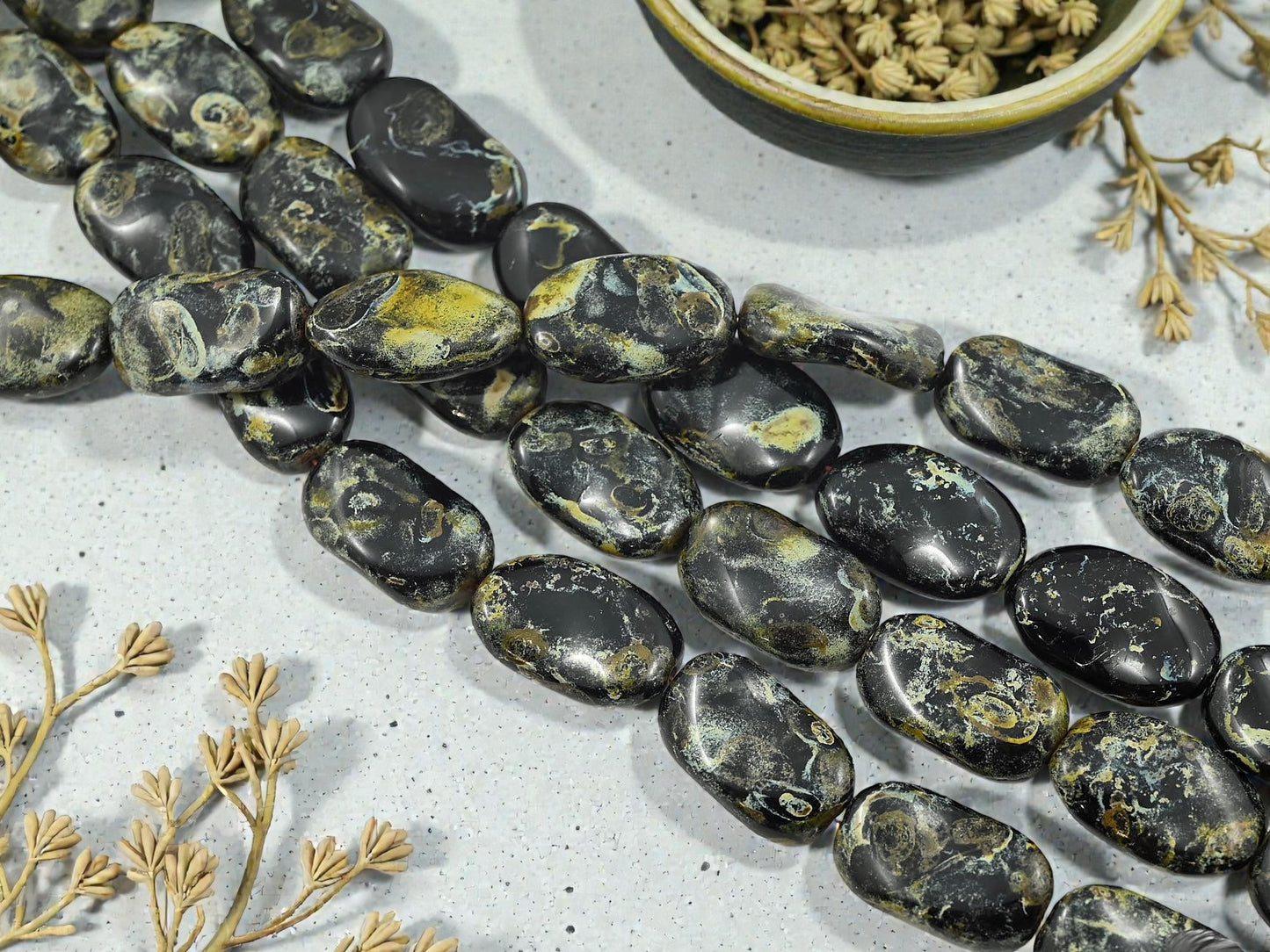 *9* 22x14mm Jet Picasso Twisted Oval Rectangle Beads