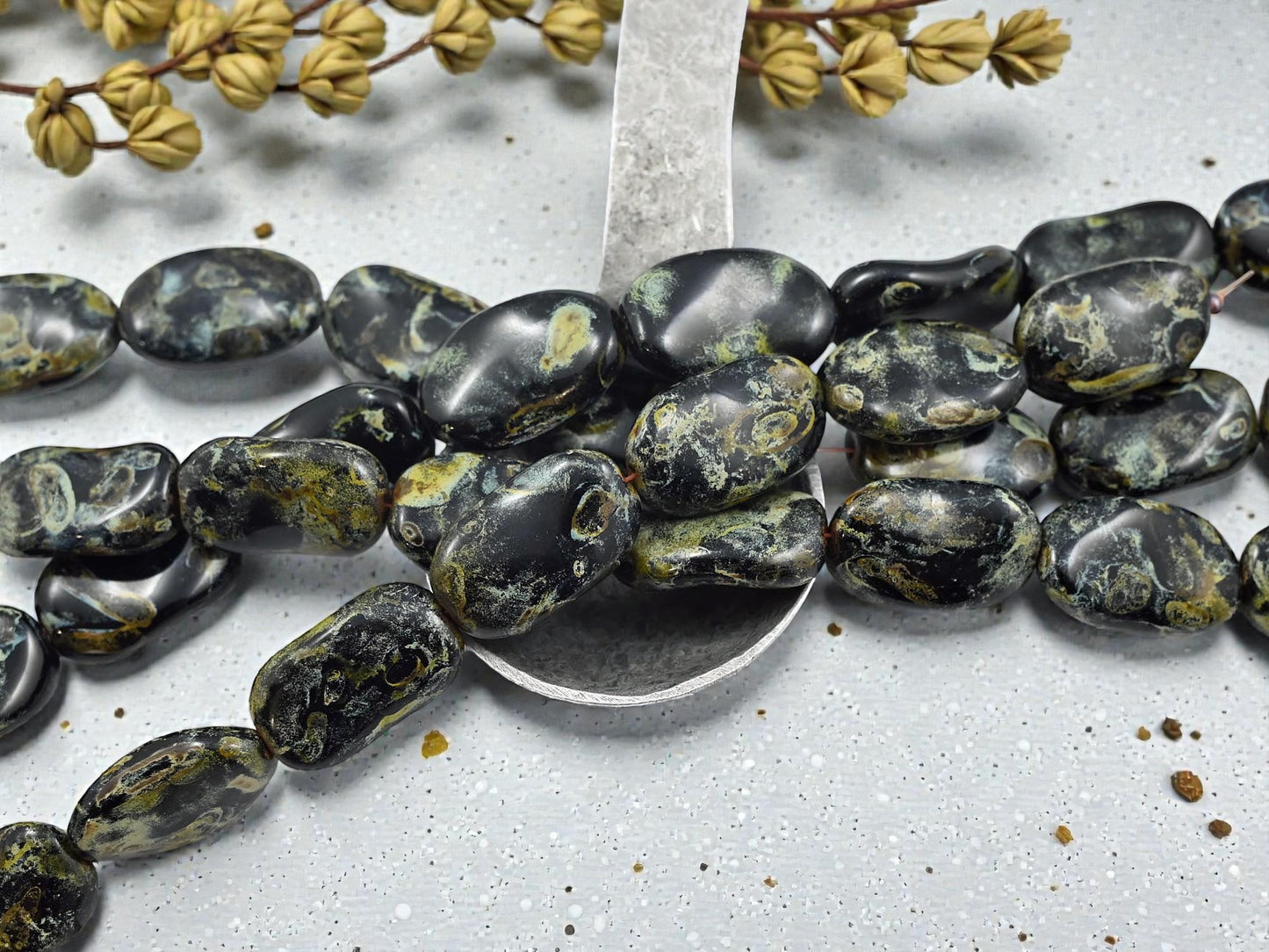 *9* 22x14mm Jet Picasso Twisted Oval Rectangle Beads