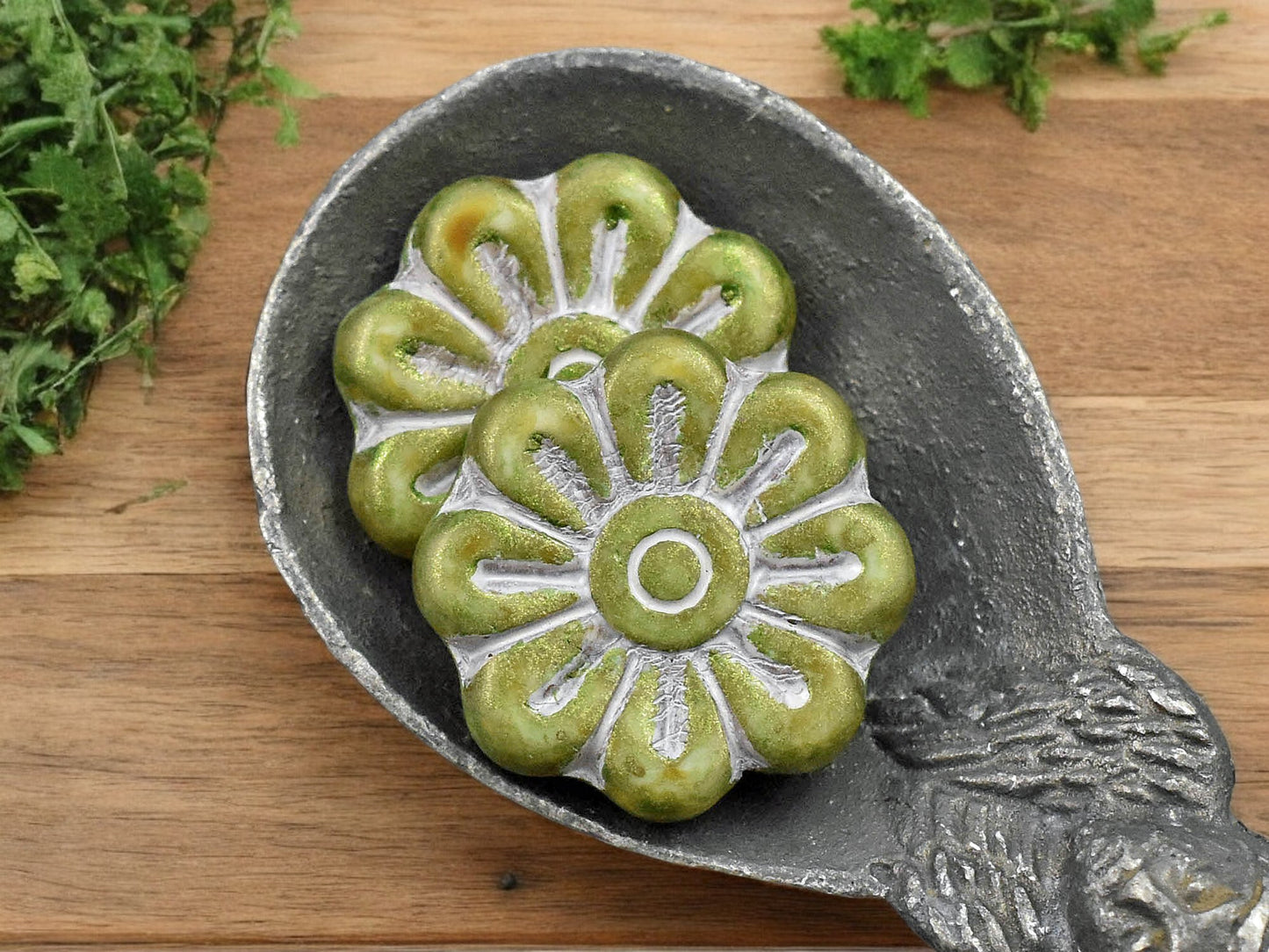 *6* 18mm Silver Washed Mossy Green Daisy Flower Beads