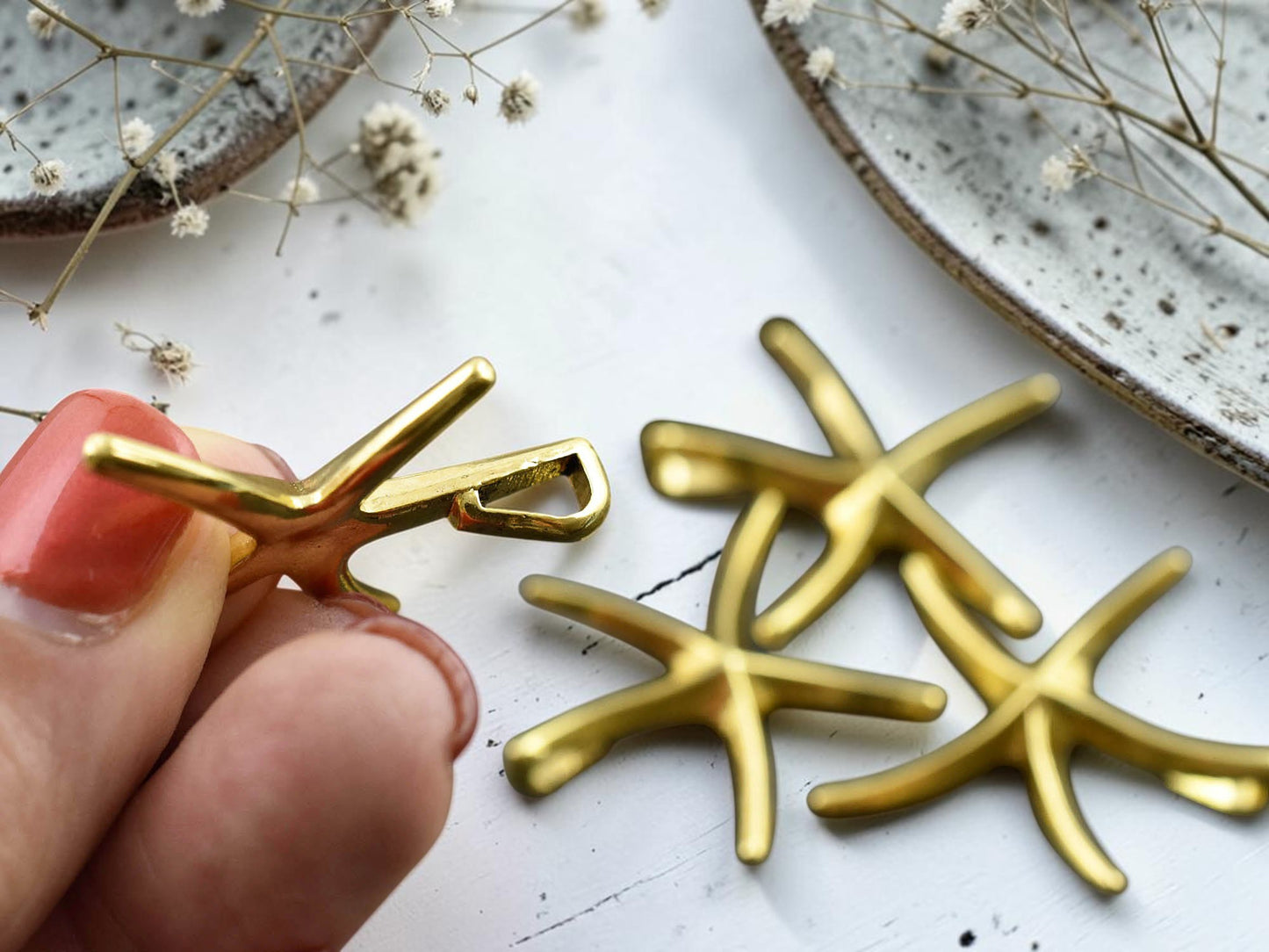 *5* 32x29mm Antique Gold Star Fish Pendants