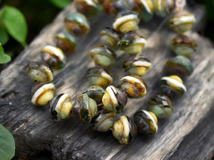 *15* 8x10mm Blended Green Topaz Picasso Saturn Beads