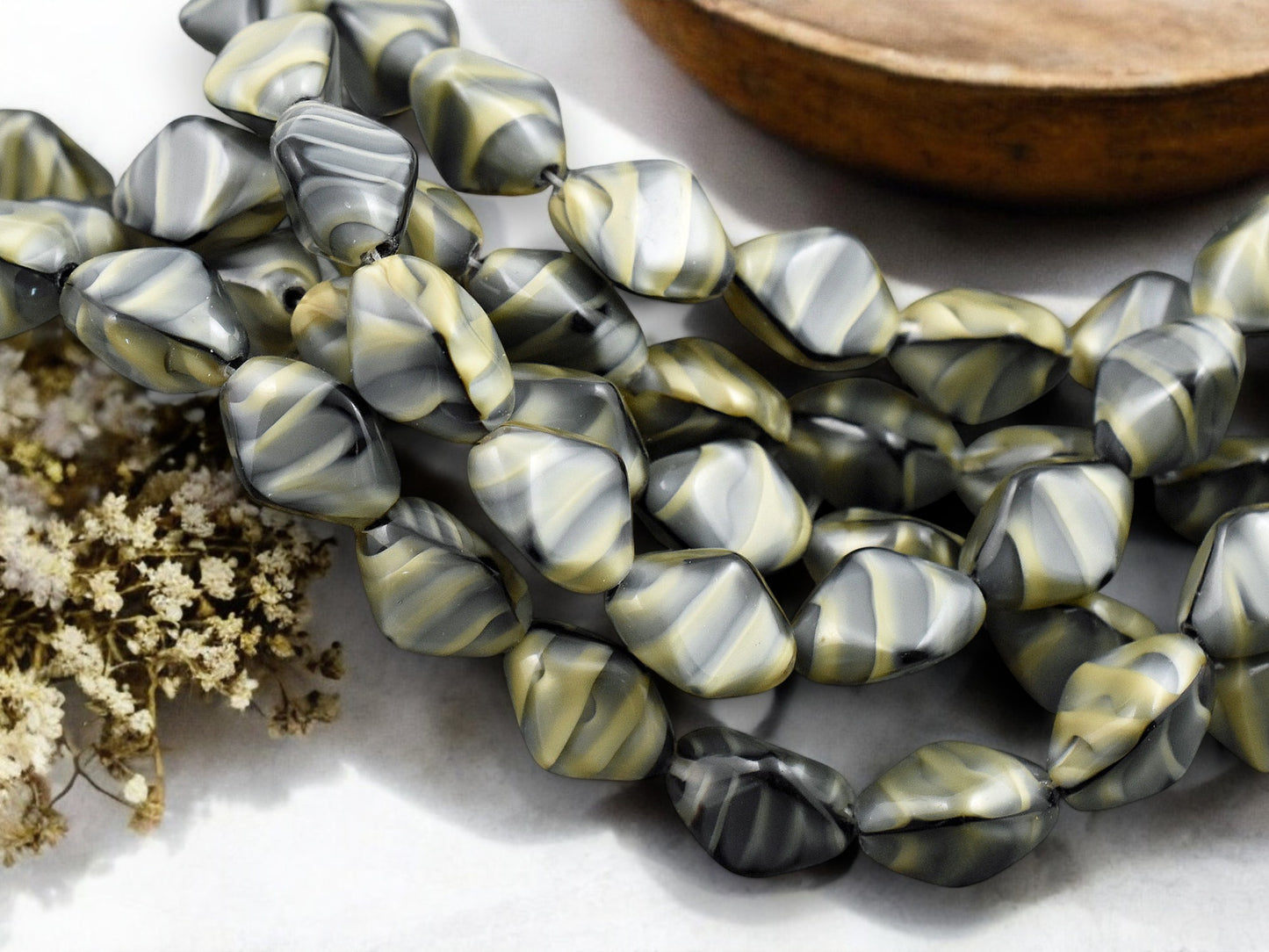 *13* 15x11mm Lt. Chroust Tri Oval Beads