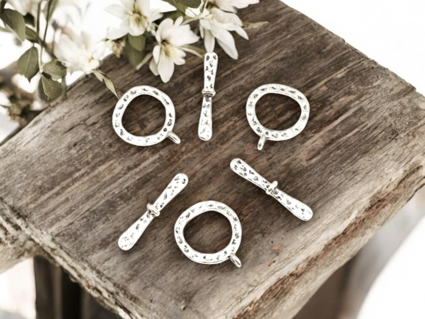 *10* 23x19mm Antique Silver Hammered Round Toggle Clasps