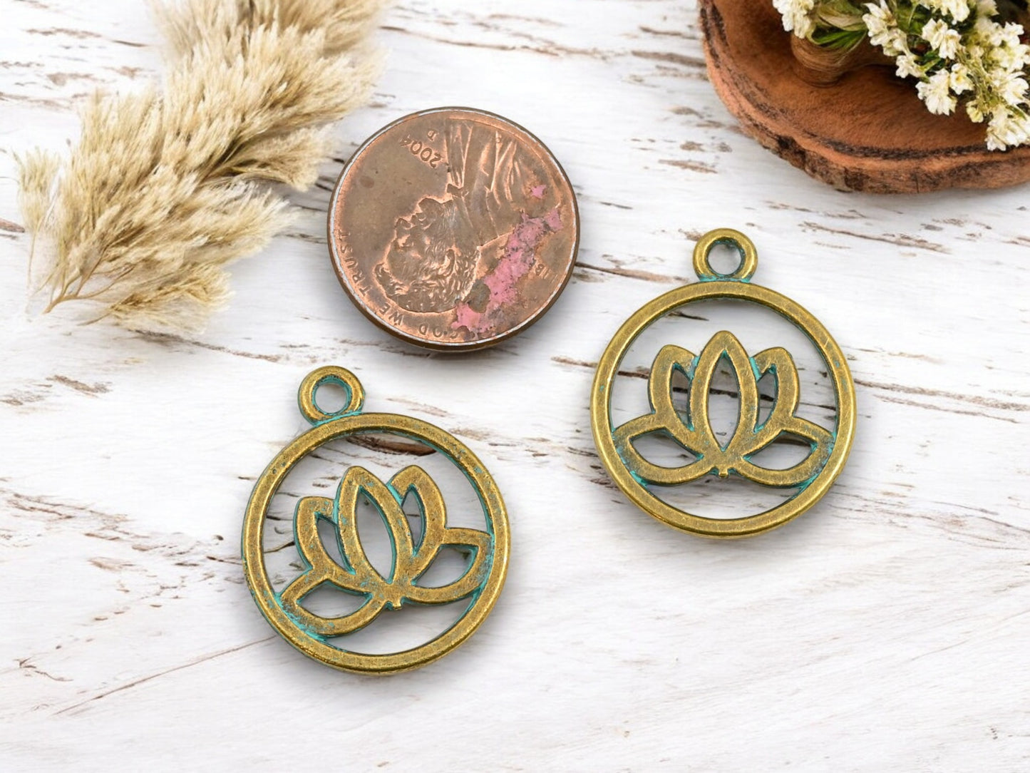 *20* 24x20mm Antique Bronze Green Patina Lotus Flower Round Charms