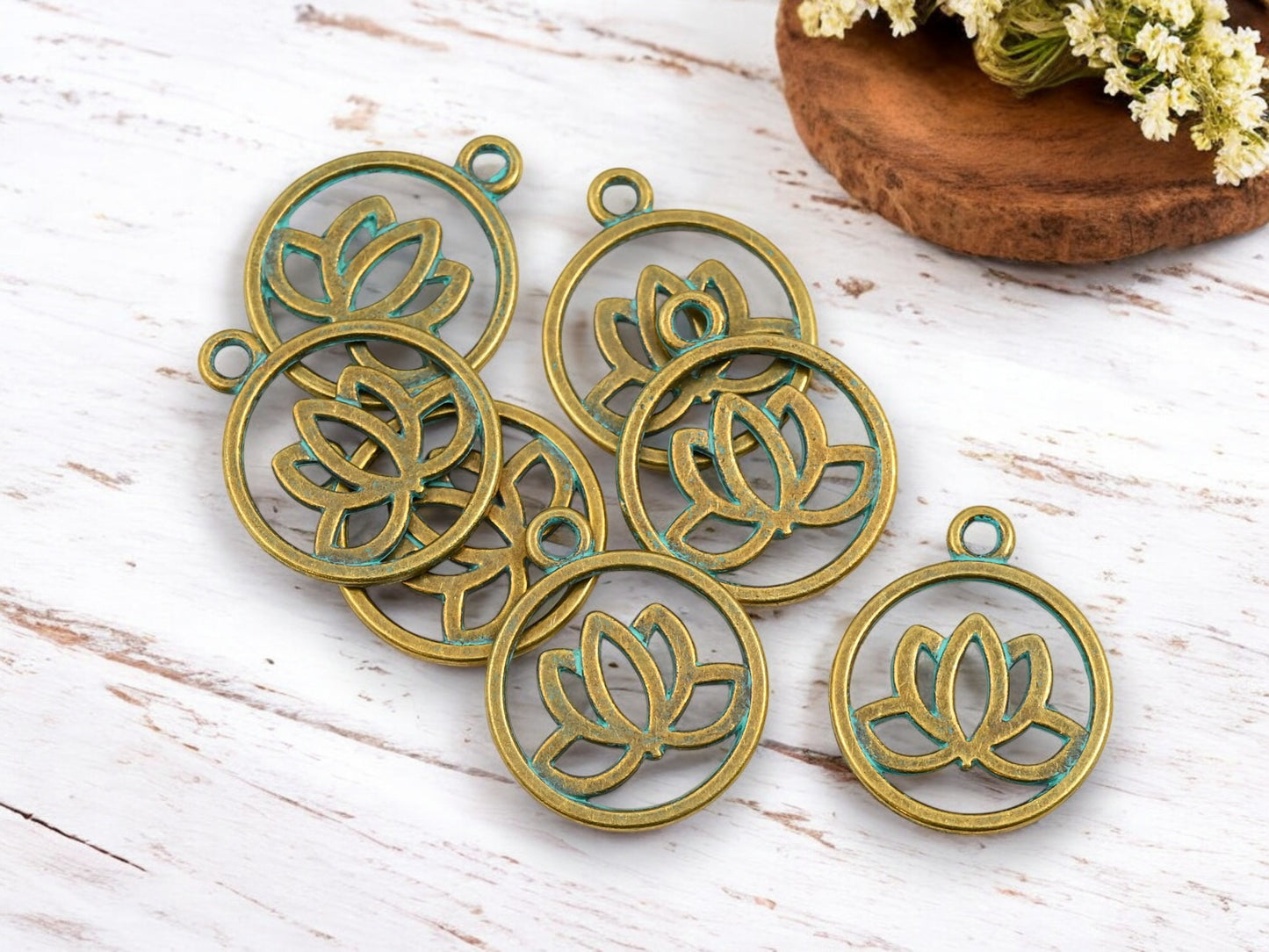 *20* 24x20mm Antique Bronze Green Patina Lotus Flower Round Charms