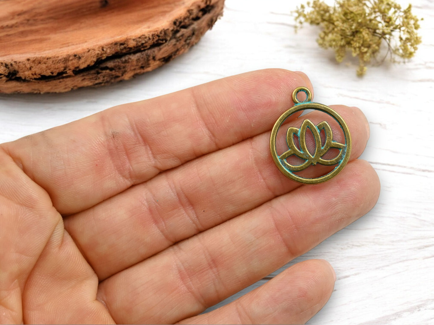 *20* 24x20mm Antique Bronze Green Patina Lotus Flower Round Charms