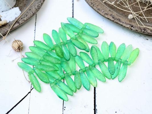 *25* 5x16mm Etched Mint Celestial Dagger Beads