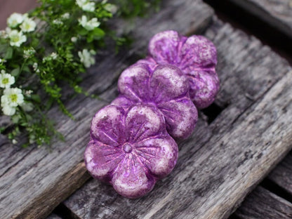 *2* 21mm Metallic Purple Washed White Hibiscus Flower Beads
