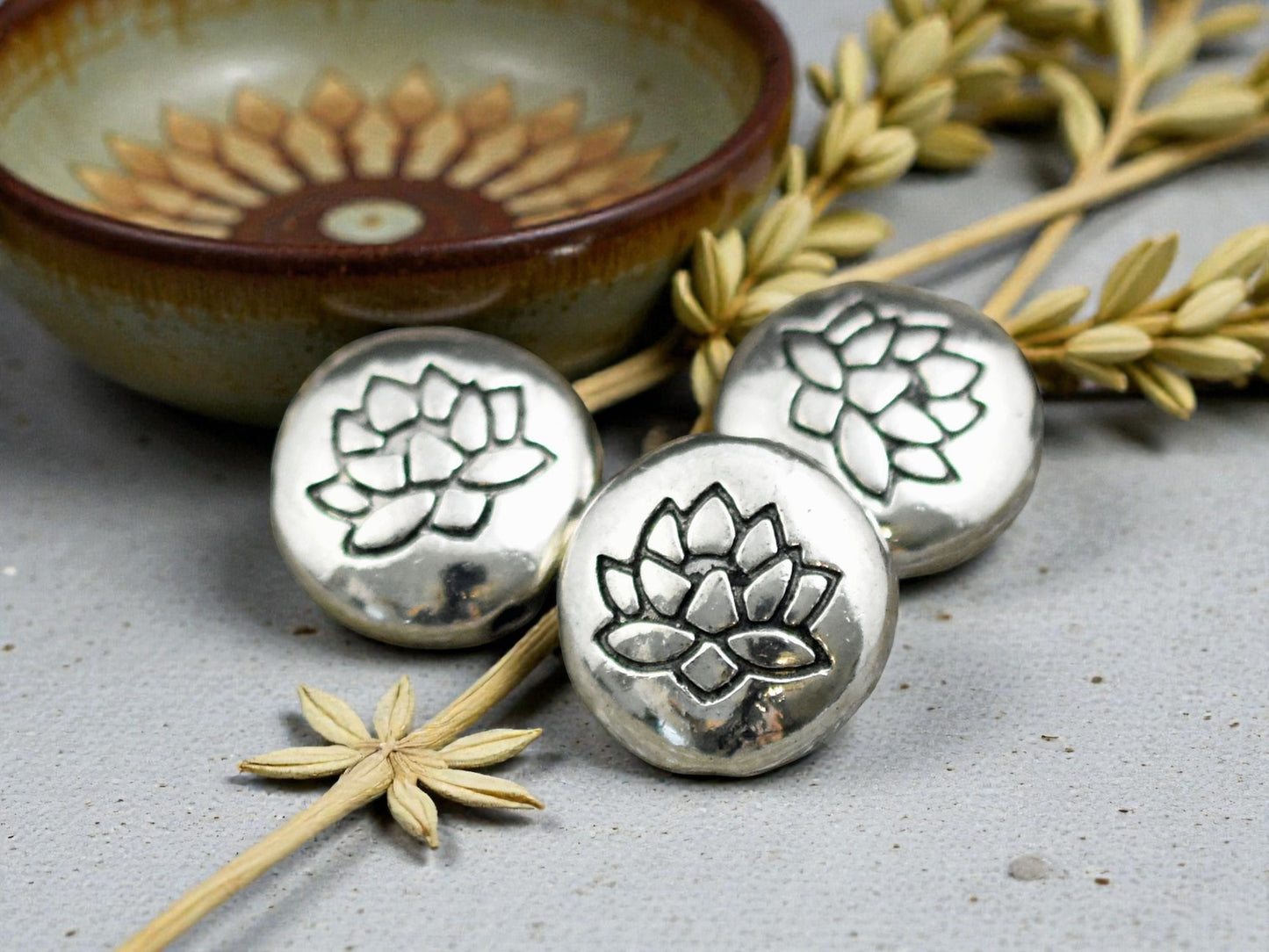 *10* 14mm Antique Silver Lotus Flower Design Coin Beads