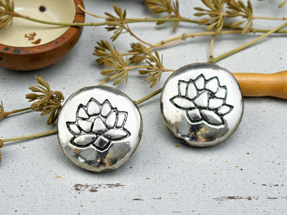 *10* 14mm Antique Silver Lotus Flower Design Coin Beads