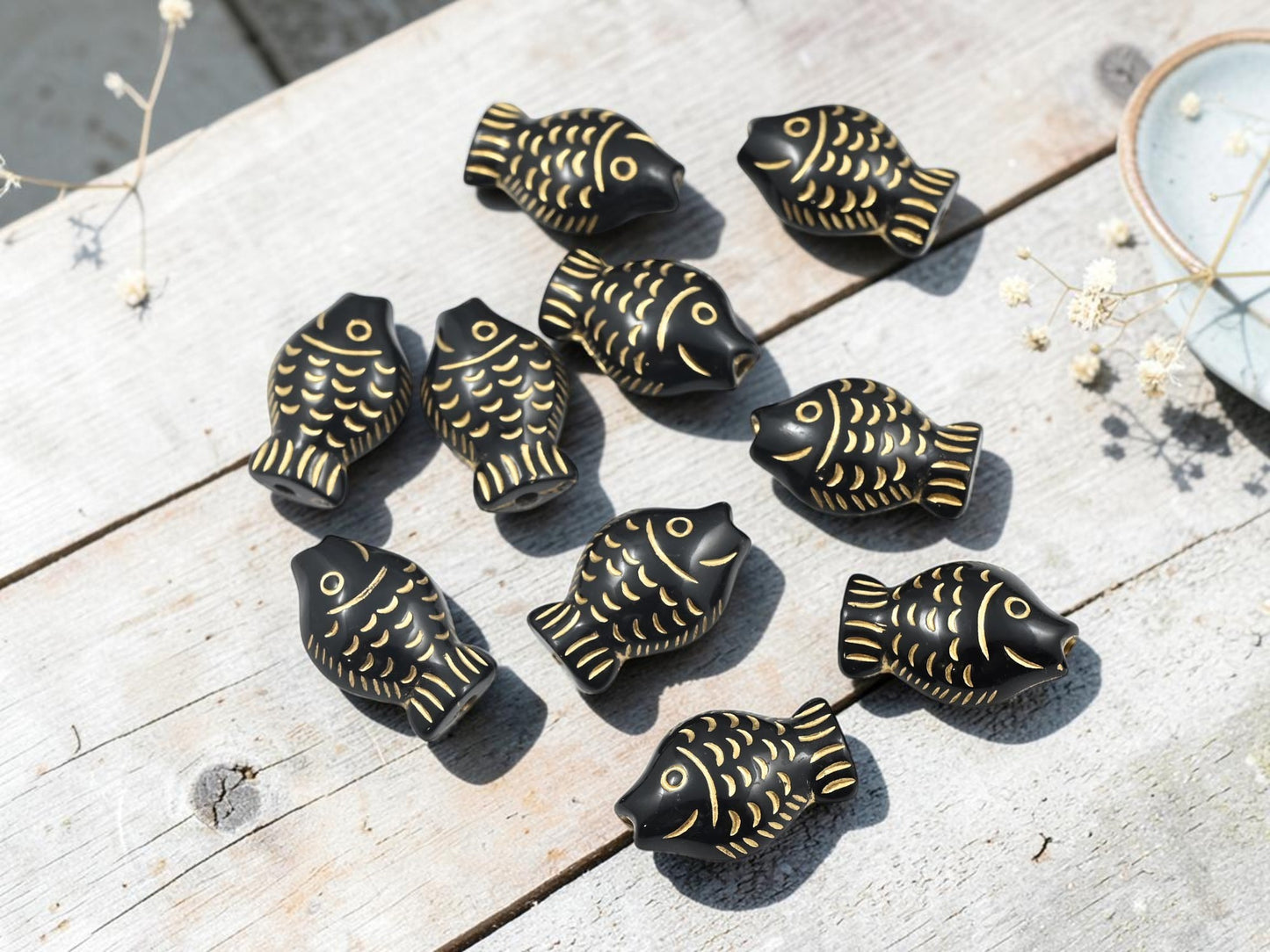 *10* 22x14x9mm Gilded Jet Black Acrylic Fish beads