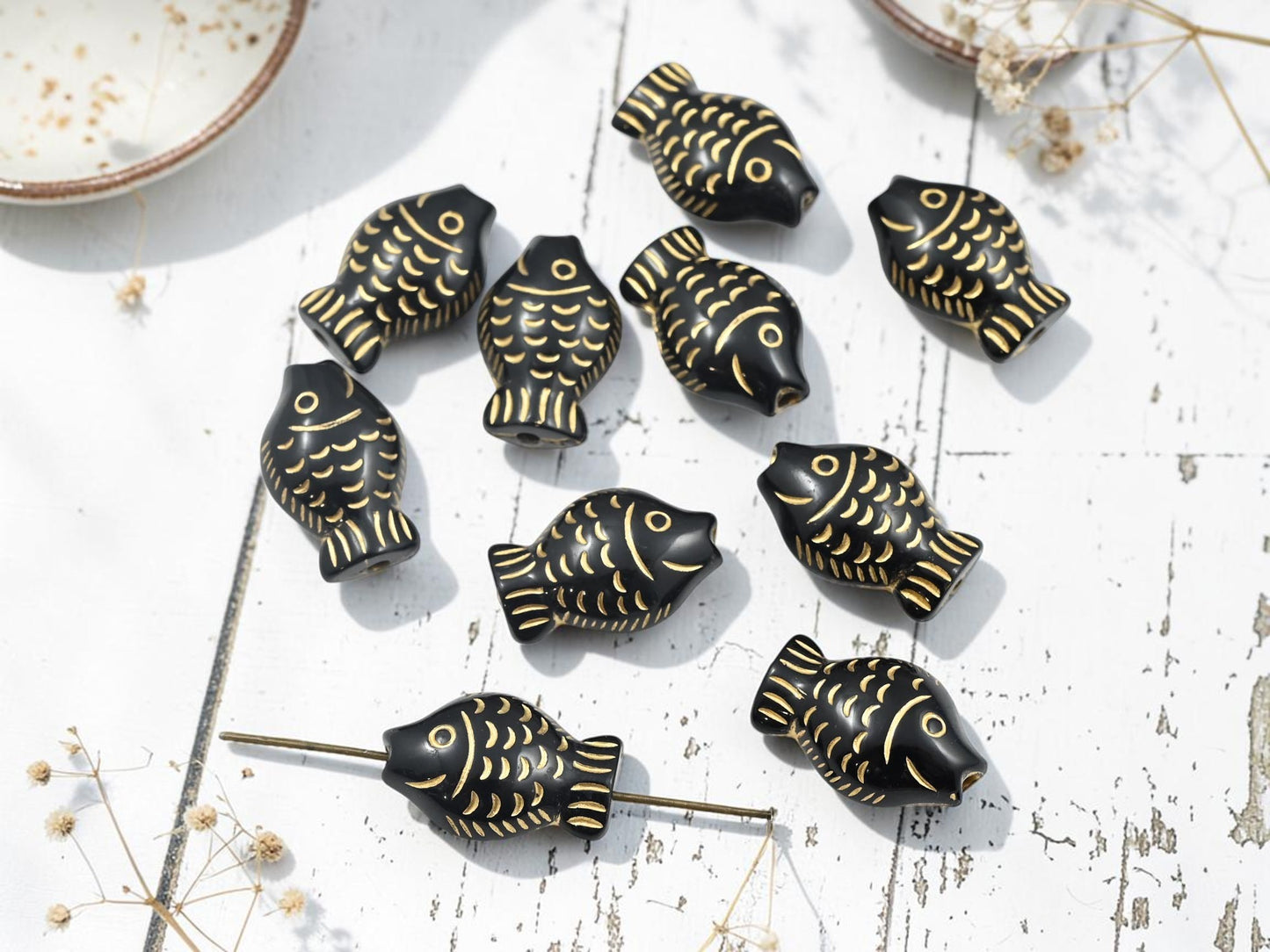 *10* 22x14x9mm Gilded Jet Black Acrylic Fish beads
