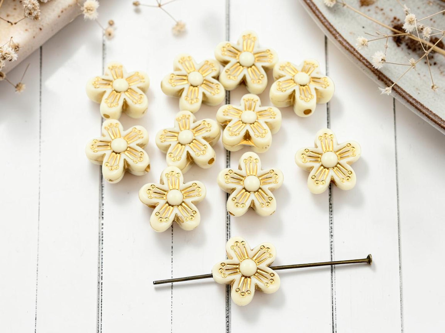 *15*16mm Gilded Ivory Acrylic Flower Beads