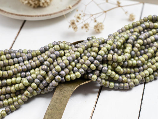 4/0 Aged Alabaster Picasso Mix Seed Beads (20" Strand)