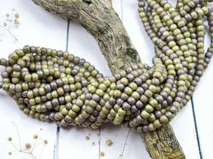 4/0 Aged Alabaster Picasso Mix Seed Beads (20" Strand)