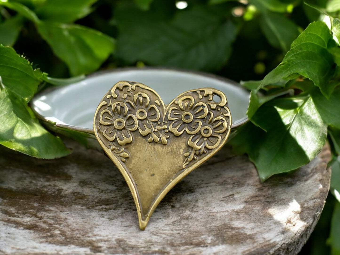 *10* 28x26mm Antique Bronze Floral Heart Pendants