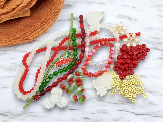 December 2025 Subscription Box -- Holly + Pine