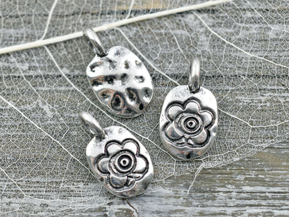 *10* 19x11m Antique Silver Floral Tag Charms