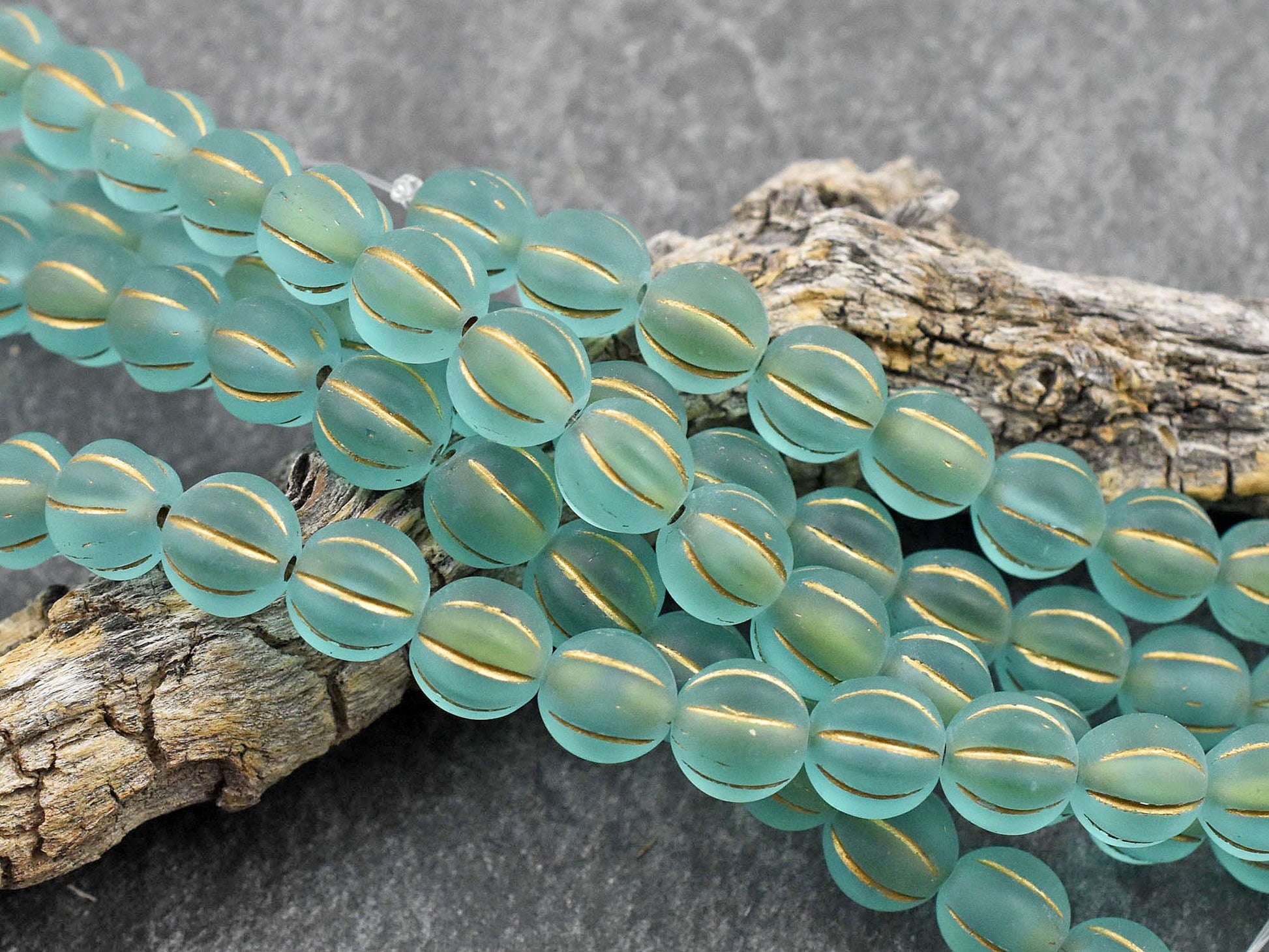 Melon Beads - Czech Glass Beads - Round Beads - New Czech Beads - 8mm - 16pcs - (2709)