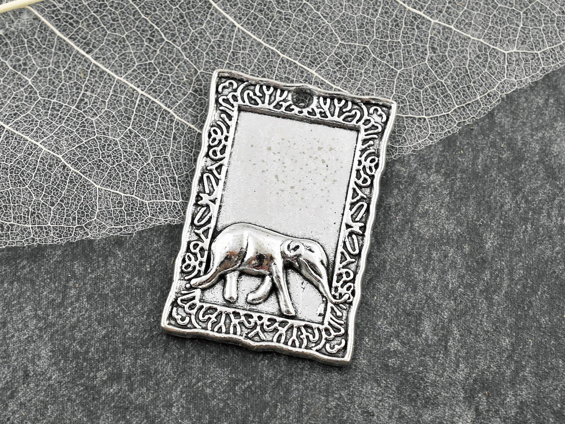 Elephant Pendant - Amulet Pendant - Metal Pendant - Silver Pendant - Flower Charms - 32x22mm - 10pcs - (B296)