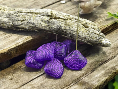 Czech Glass Beads - Sea Shell Beads - Scallop Shell Beads - 15x18mm - 8pcs - (B347)