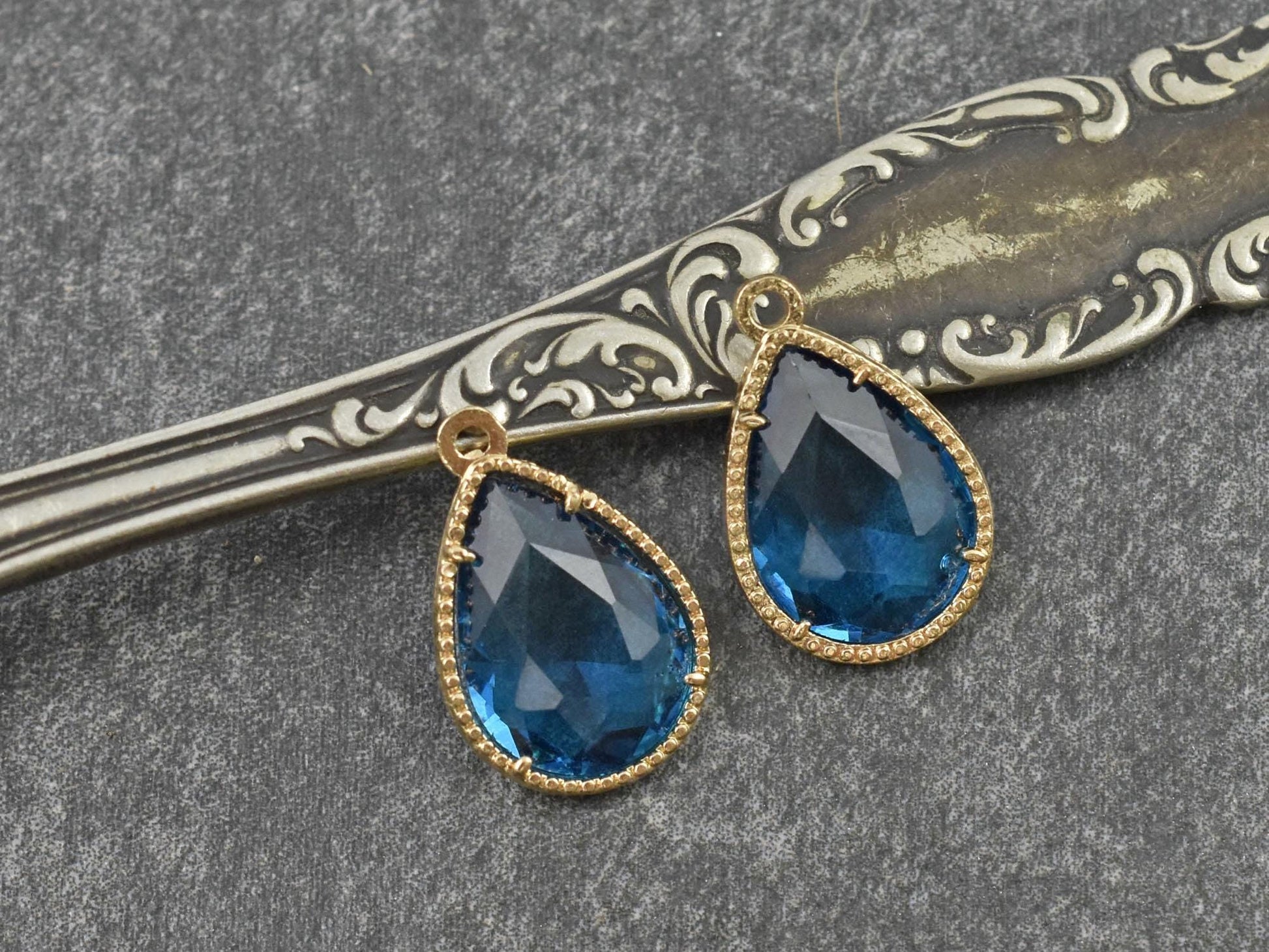 Glass Charms - Bezel Charm - Teardrop Charm - Gold Pendant - 18x12mm - 5pcs - (5682)